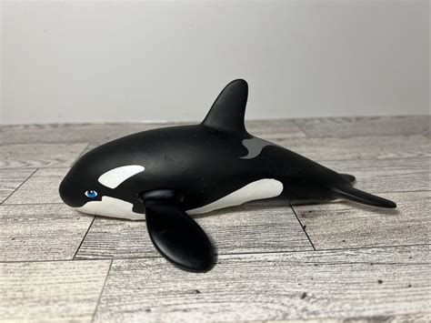 Vintage Mattel Barbie Keiko Orca Killer Grelly UK