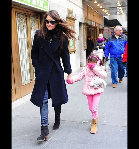 Vid O Katie Holmes Emm Ne Sa Fille Suri Au Music Box Theatre Avant