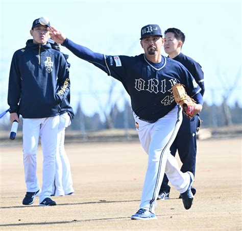 【オリックス】最速160キロ右腕のマチャド入団会見 同僚ゴンザレスと自主トレ、助言も聞く プロ野球写真ニュース 日刊スポーツ