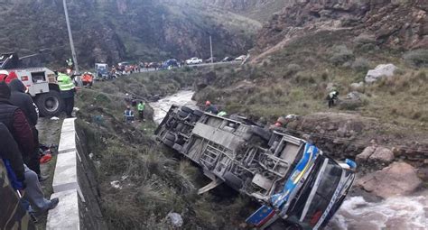 Accidente En La Carretera Central Deja Al Menos 8 Muertos Y 30 Heridos