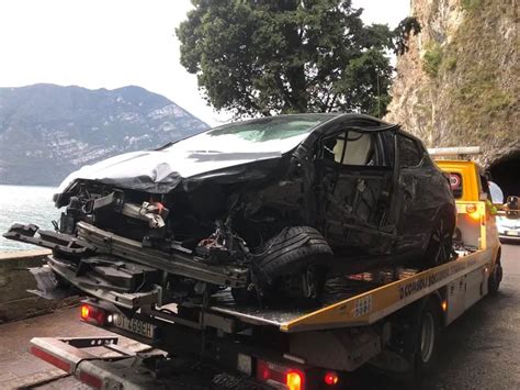 Marone Camion Esce Di Strada Sulla Sp E Vola Nella Scarpata Morto