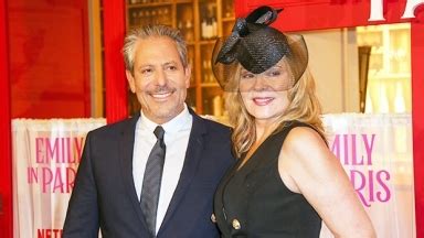 Kim Cattrall Supports Sex And The City Creator Darren Star At Emily