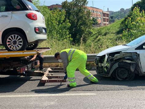 Siena Incidente In Tangenziale Auto Coinvolte Un Ferito Siena News