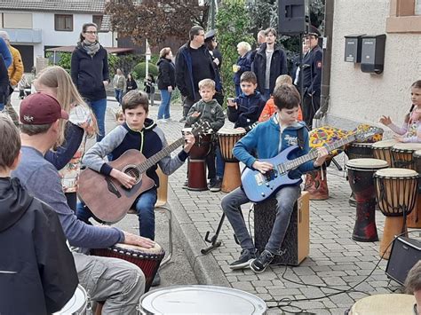 Trommel Ag Beim Maibaumstellen Neuwindeck Schule Lauf