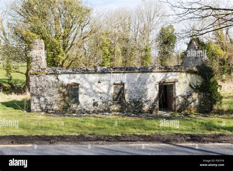 Old Abandoned Irish Cottage County Limerick Ireland Stock Photo Alamy