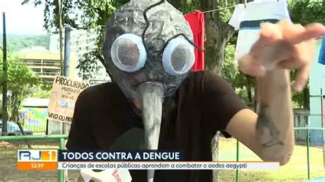 Vídeo Crianças de escolas públicas do Rio aprendem a combater a dengue