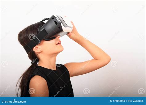 Brunette Girl In Virtual Reality Stock Photo Image Of Fascination Beauty 172669650