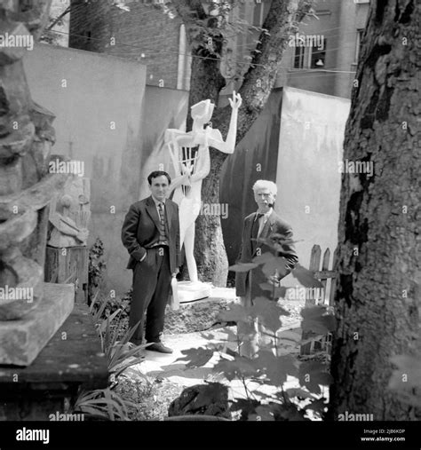 Portrait Du Sculpteur Ossip Zadkine Dans Sa Maison