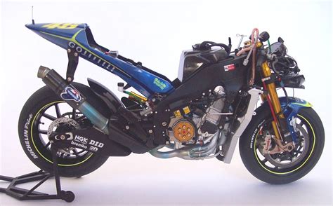 Yamaha YZR M1 2004 46 De Tamiya Escala 1 12