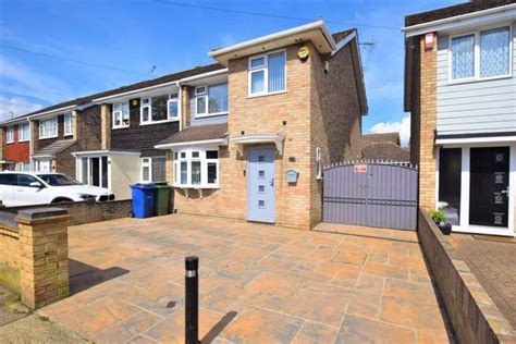 Branksome Avenue Stanford Le Hope Essex Ss17 3 Bedroom Semi Detached