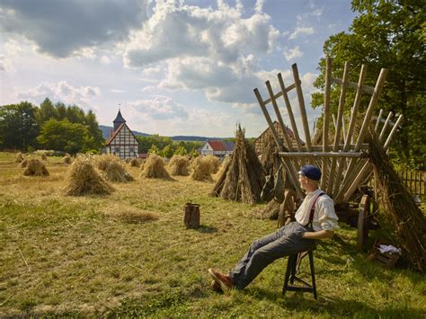 Ferienprogramm Getreideernte Freilichtmuseum Hessenpark