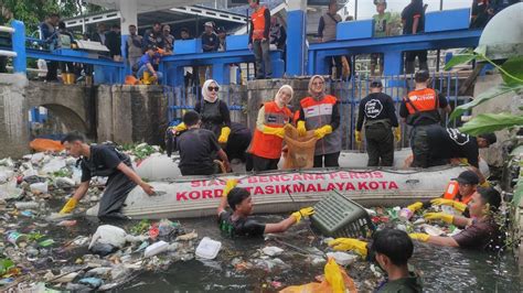 Peringati Hari Pahlawan Rumah Zakat Selenggarakan Aksi Bersih Sungai