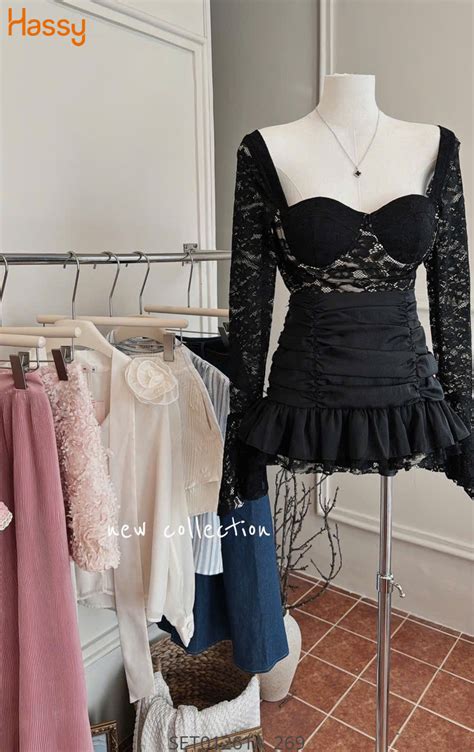 Hassy Set crop ren hoa đen cúp chân váy nhún rút B KT 6 Hassy vn Thời trang nữ hot trend