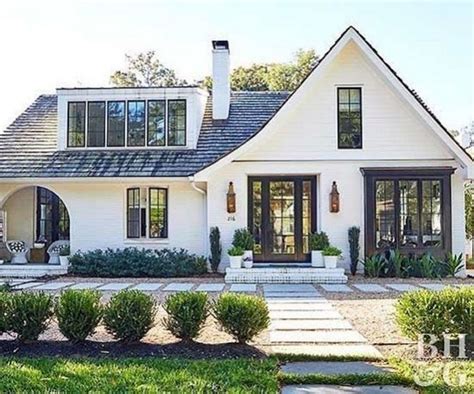 21 Gorgeous Cottage House Exterior Design Ideas - lmolnar