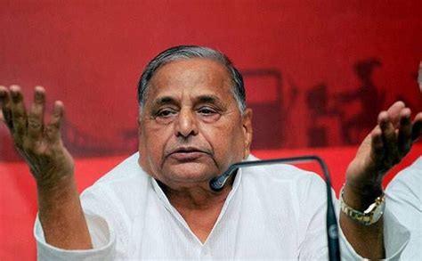 Mulayam Singh Yadav Attends Dinner By Yogi Adityanath For Pm Narendra