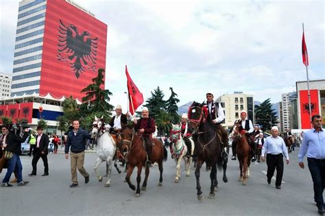 Festat Shqiptare Por Edhe Pse Krizë Pushimet Do Bëhen Jashtë Gazeta