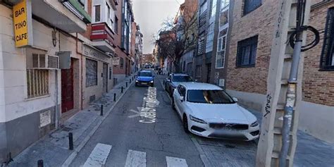 Un Hombre Se Atrinchera En Una Casa De Madrid Retiene A Una Joven Y