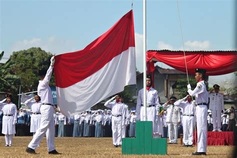 Bersiap! Ini Jadwal Upacara Pengibaran hingga Penurunan Bendera pada 17 ...