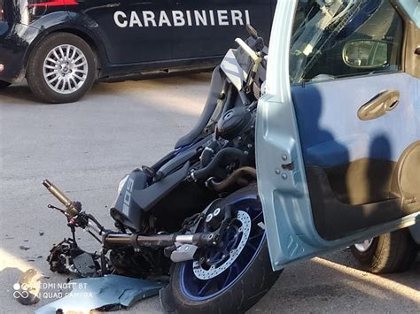 Treia Violento Scontro Tra Auto E Moto Coppia Vola Sullasfalto