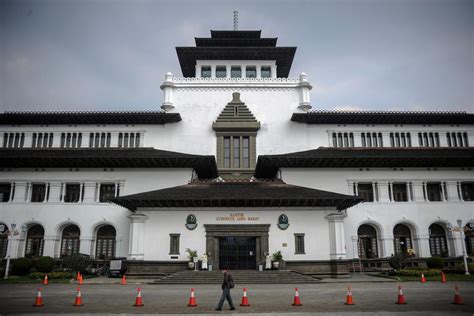 Wisata Sejarah Di Gedung Sate Bandung Halaman Nasional Katadata Co Id