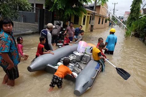 Akibat Hujan Deras Serang Pandeglang Dilanda Banjir Sampai Meter