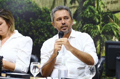 Elmano Recebe R Mil De Dois Doadores E Camilo Registra Ajuda De R