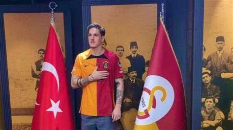 Zaniolo Ecco La Prima Foto Con La Maglia Del Galatasaray