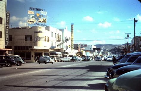 25 Fascinating Color Photos Capture Street Scenes Of Tijuana In The