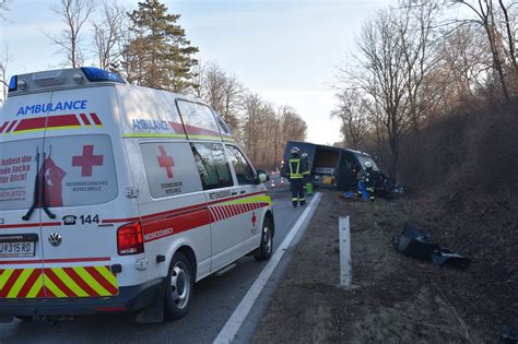 N Chster Schwerer Unfall Auf Glatter Fahrbahn Monatsrevue