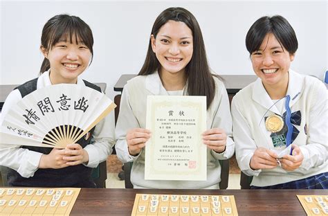 横浜高将棋 女子団体が初の全国へ 総合文化祭県予選で優勝 金沢区・磯子区 タウンニュース