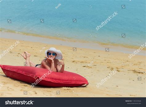 Woman Naked White Hat Sunglasses Lies Stock Photo 1135167626 Shutterstock