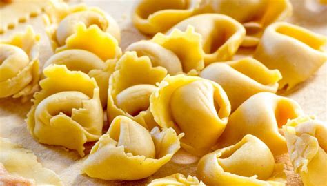 Tortellini Di Carne Fatti In Casa Ricetta Tipica Bolognese