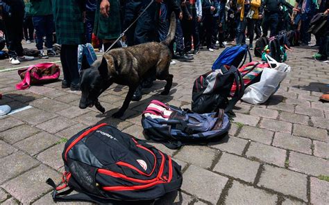 Las Mochilas De Estudiantes Deben Ser Revisadas Por Los Padres De