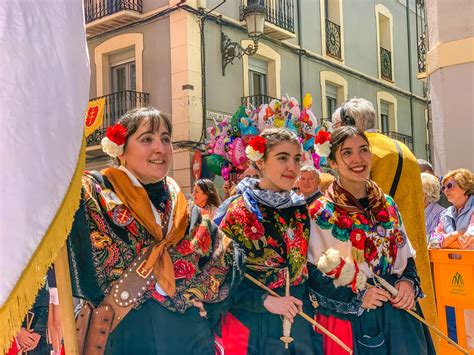 Sum Rgete En La Fiesta Y Tradici N Del Primer Viernes De Mayo En Jaca