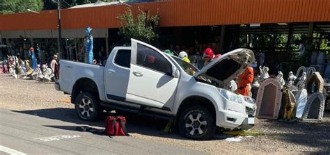 Grave acidente em Apiúna envolvendo 2 carros deixa condutor ferido