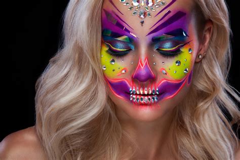 Maquillaje De Catrina En Colores Ne N La Tendencia M S Colorida Para