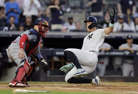 Swept Again Yankees Beat Twins For 8th Straight Win