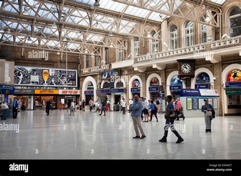 London Charing Cross Station Concourse Hi Res Stock Photography And