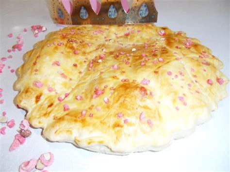 Galette des rois feuilletée aux pralines roses Recette par ça ne sent