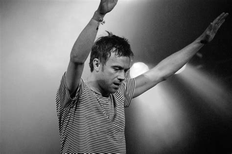 ¡una Más Damon Albarn De Gorillaz Dará Concierto En Línea Con Sorpresa