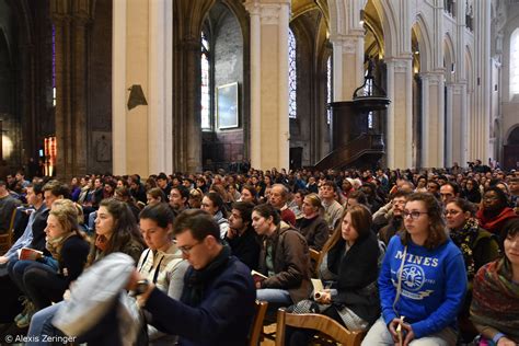 Album Photos Du P Lerinage De Chartres Des Jeunes D Le De France