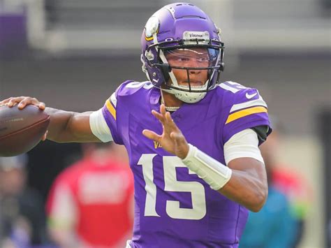 Watch Vikings Qb Joshua Dobbs Fired Up After Scoring First Touchdown