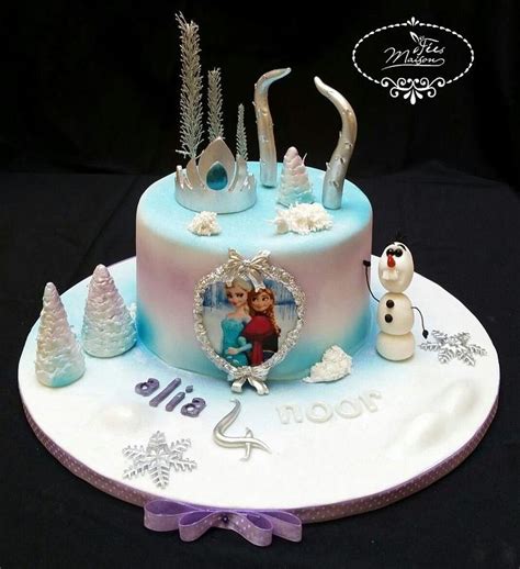 Frozen Cake Decorated Cake By F Es Maison Ahmadi Cakesdecor