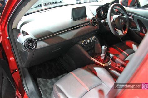 Interior Dashboard Mazda 2 SkyActiv Baru Tahun 2015 AutonetMagz