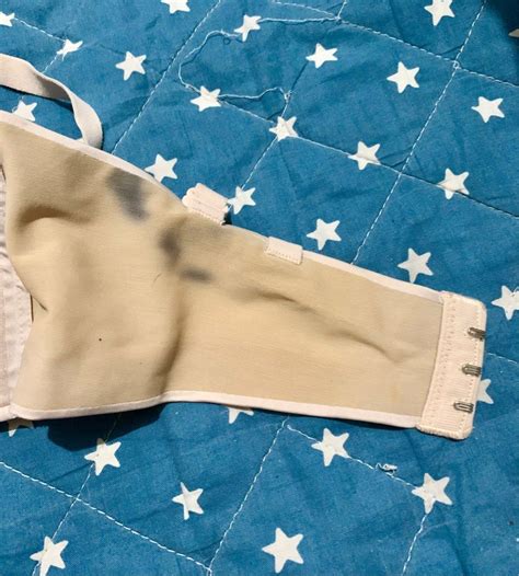 Uniqlo Multiway Wireless Nude Bra Women S Fashion Undergarments Loungewear On Carousell