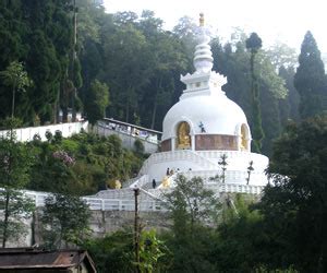 Peace Pagoda Darjeeling - Japanese Peace Pagoda Darjeeling - Peace ...