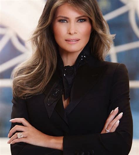 Casa Branca libera 1º retrato oficial de Melania Trump e foto gera