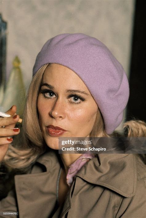 Actress Karen Black Smoking A Cigarette Circa 1968 Photo Dactualité