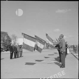 ImagesDéfense Salut aux drapeaux des associations d anciens