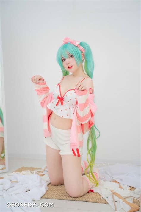 Saya Scarlet Vocaloid Hatsune Miku Naked Cosplay Asian Photos